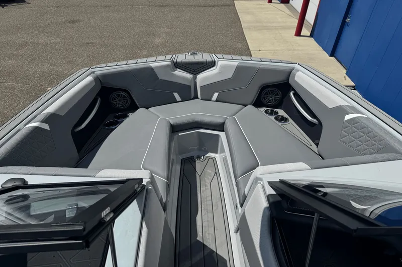 Slide: The Image of Nautique Super Air Nautique GS24 2026 - 37
