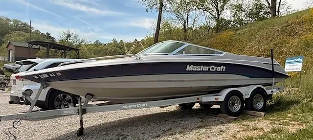 Slide: The Image of 1995 MasterCraft MARISTAR 225 VRS LT1 boat on trailer, parked outdoors. - 1