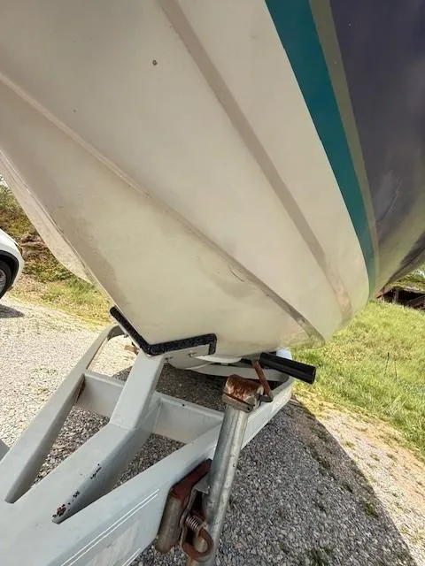 Slide: The Image of 1995 MasterCraft MARISTAR 225 VRS LT1 boat on trailer, close-up view. - 17