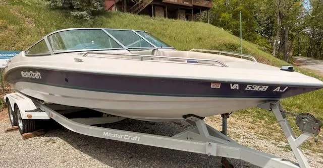 Slide: The Image of 1995 MasterCraft MARISTAR 225 VRS LT1 boat on trailer, parked outdoors. - 18