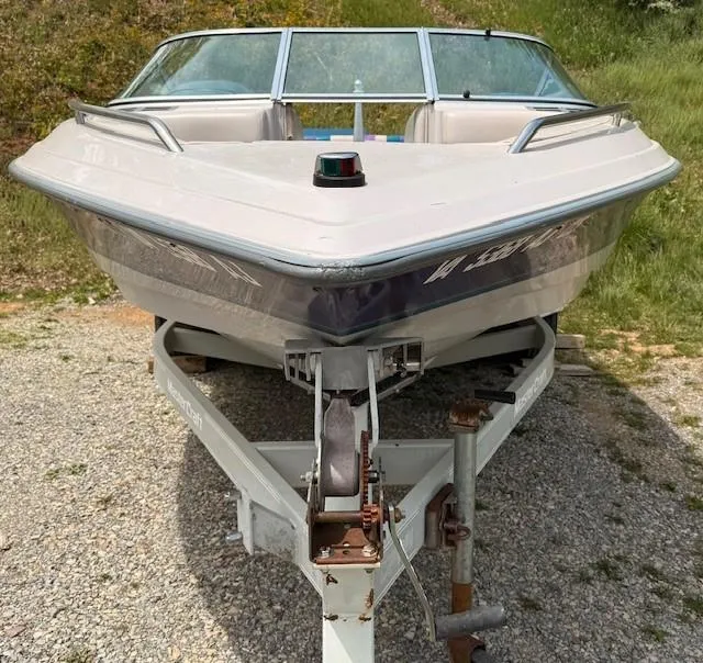 Slide: The Image of 1995 MasterCraft MARISTAR 225 VRS LT1 boat on trailer, front view. - 2