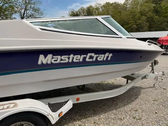 Slide: The Image of 1995 MasterCraft MARISTAR 225 VRS LT1 boat on trailer, side view. - 4