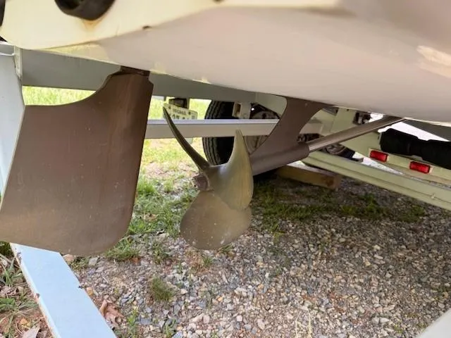 Slide: The Image of Propeller and rudder of 1995 MasterCraft MARISTAR 225 VRS LT1 on a trailer. - 7