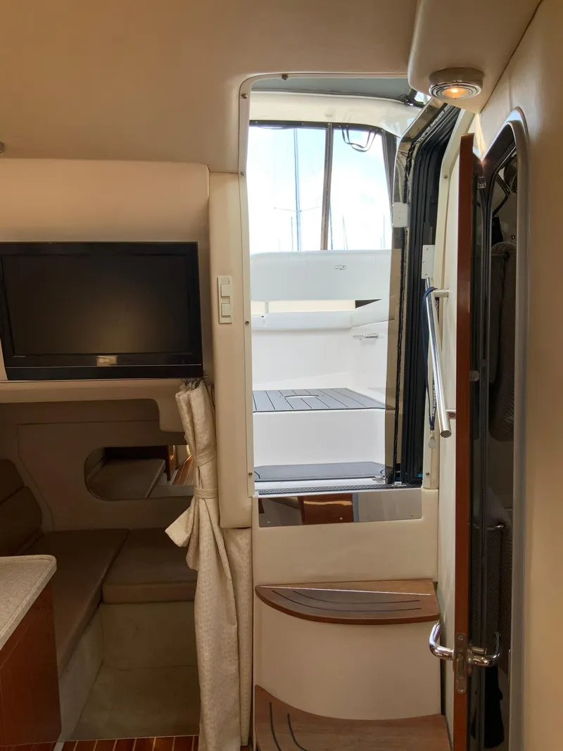 Slide: The Image of Regal 3360 Window Express 2009 - 35