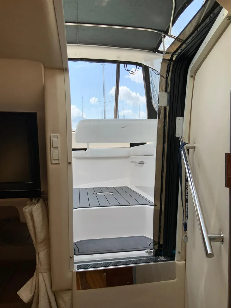 Slide: The Image of Regal 3360 Window Express 2009 - 36