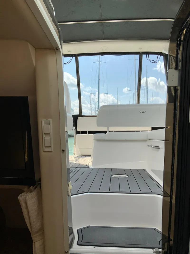 Slide: The Image of Regal 3360 Window Express 2009 - 37