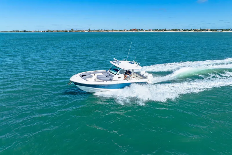 Slide: The Image of Boston Whaler 360 Outrage 2026 - 30