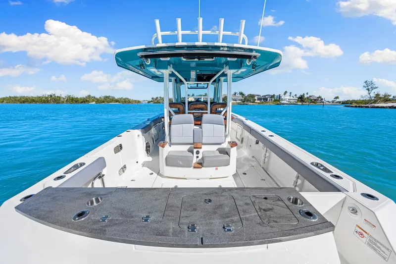 Slide: The Image of Boston Whaler 360 Outrage 2026 - 35