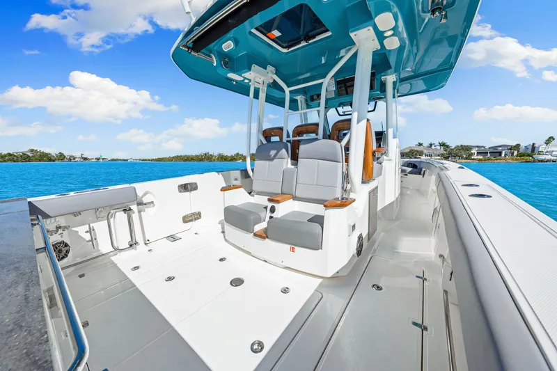 Slide: The Image of Boston Whaler 360 Outrage 2026 - 36