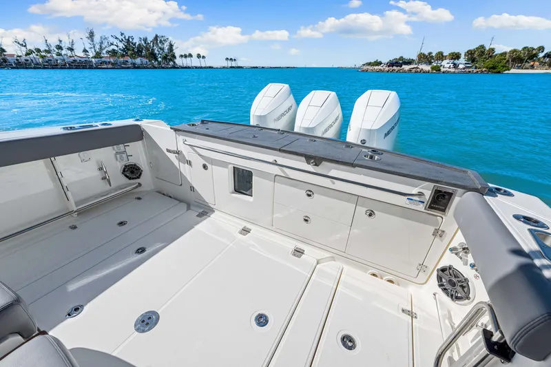 Slide: The Image of Boston Whaler 360 Outrage 2026 - 37