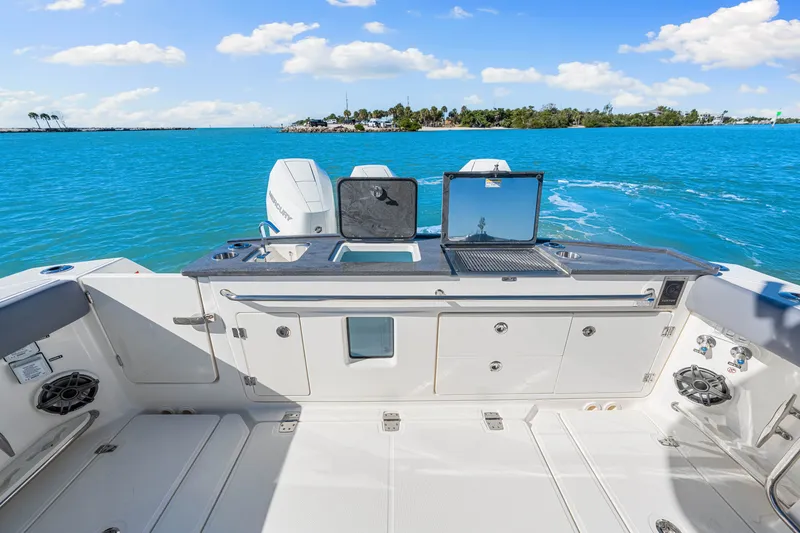 Slide: The Image of Boston Whaler 360 Outrage 2026 - 38