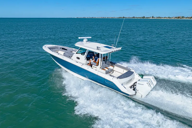 Slide: The Image of Boston Whaler 360 Outrage 2026 - 65