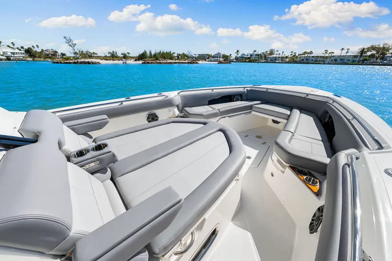 Slide: The Image of Boston Whaler 360 Outrage 2026 - 7