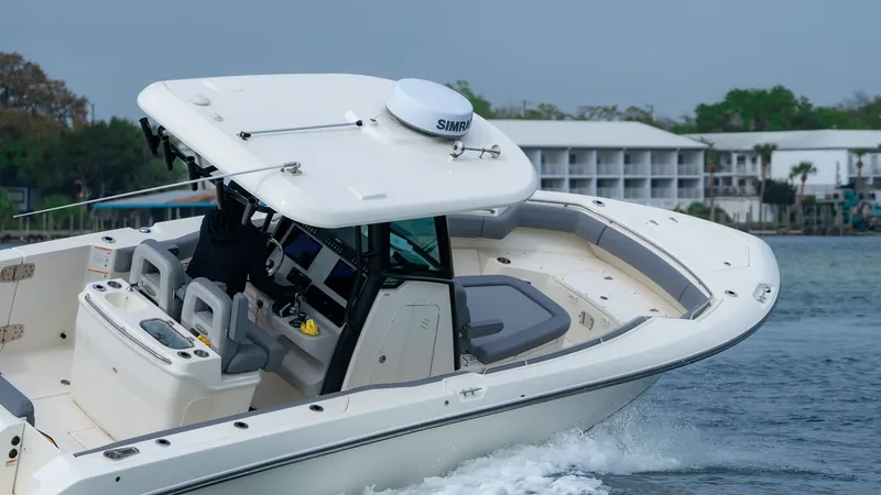 Slide: The Image of Boston Whaler 280 Outrage 2026 - 10