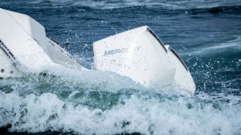 Slide: The Image of Boston Whaler 280 Outrage 2026 - 12