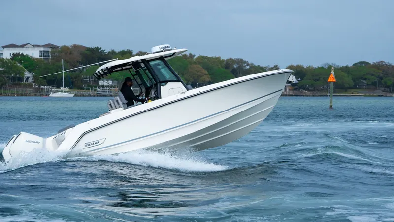 Slide: The Image of Boston Whaler 280 Outrage 2026 - 16