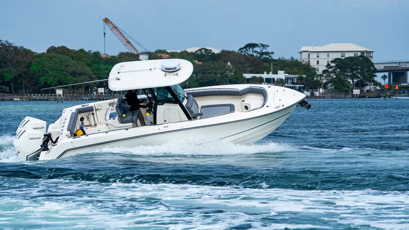 Slide: The Image of Boston Whaler 280 Outrage 2026 - 18