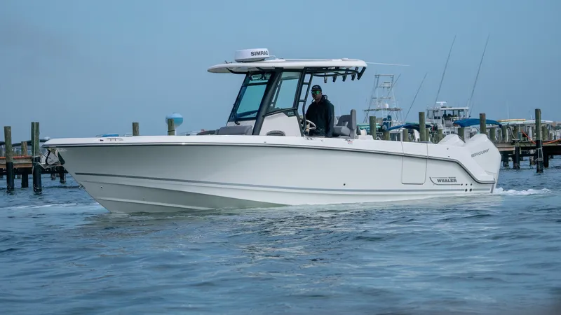 Slide: The Image of Boston Whaler 280 Outrage 2026 - 20