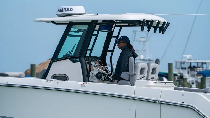 Slide: The Image of Boston Whaler 280 Outrage 2026 - 22