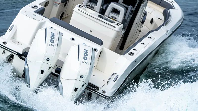Slide: The Image of Boston Whaler 280 Outrage 2026 - 29