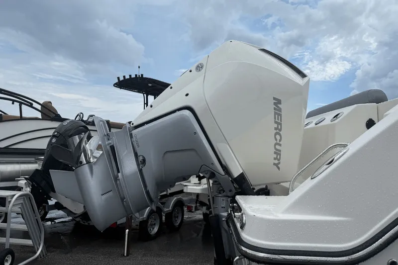 Slide: The Image of Boston Whaler 280 Outrage 2026 - 41
