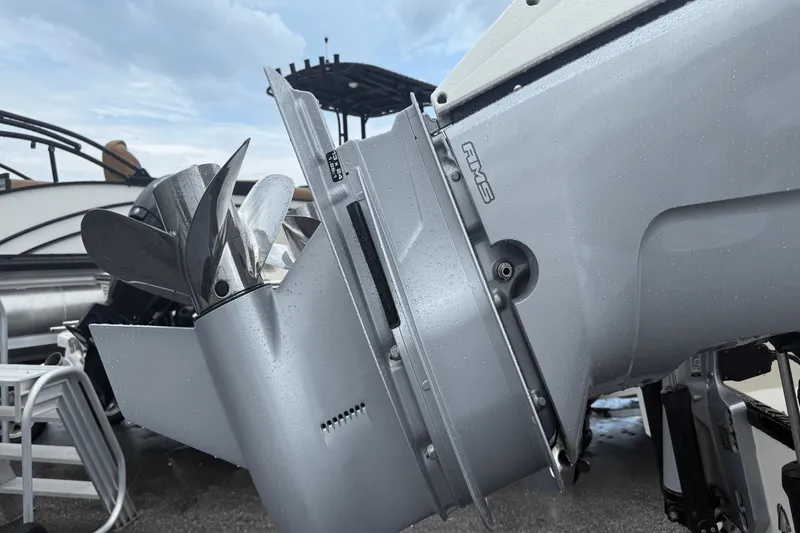 Slide: The Image of Boston Whaler 280 Outrage 2026 - 42
