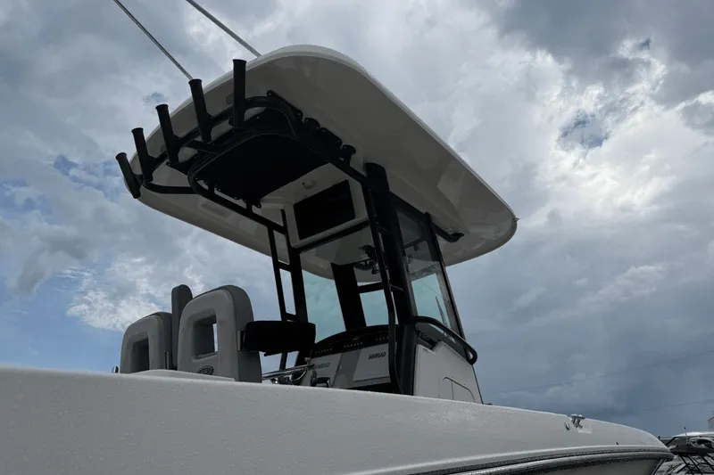 Slide: The Image of Boston Whaler 280 Outrage 2026 - 47