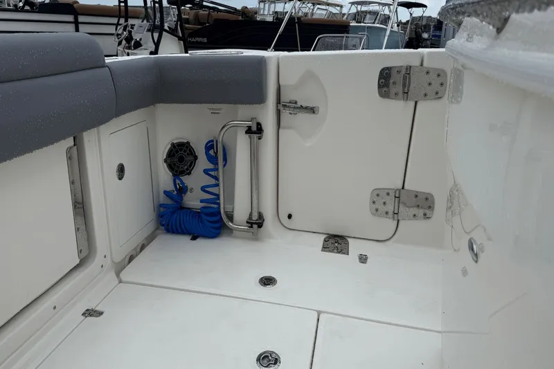 Slide: The Image of Boston Whaler 280 Outrage 2026 - 55