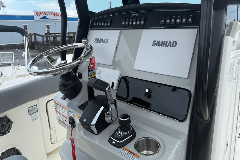 Slide: The Image of Boston Whaler 280 Outrage 2026 - 56