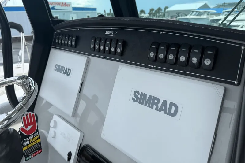 Slide: The Image of Boston Whaler 280 Outrage 2026 - 57