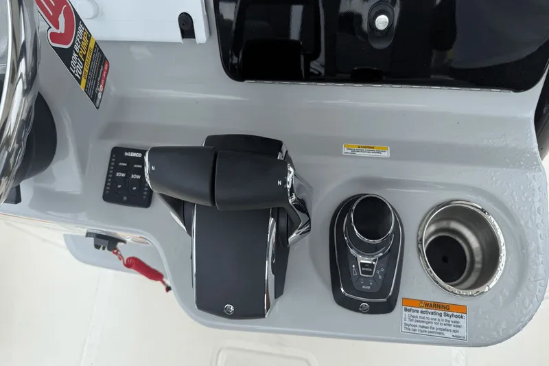 Slide: The Image of Boston Whaler 280 Outrage 2026 - 59