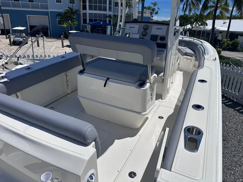 Slide: The Image of Boston Whaler 230 Outrage 2026 - 23