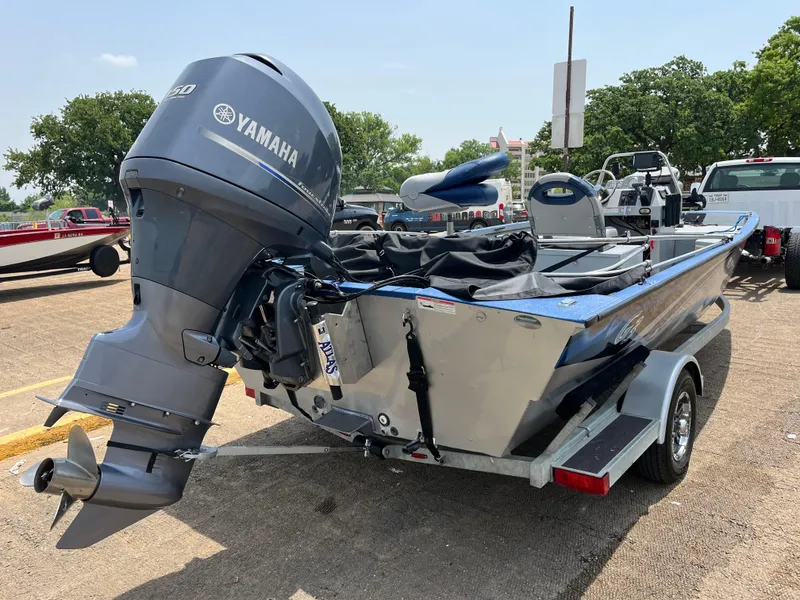 Slide: The Image of 2017 G3 20 CCJ DLX boat with Yamaha motor on trailer in outdoor setting. - 10