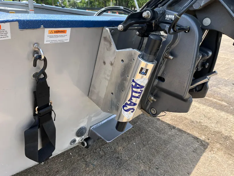 Slide: The Image of 2017 G3 20 CCJ DLX boat with Atlas hydraulic jack plate. - 21