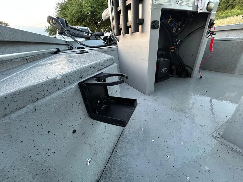 Slide: The Image of 2017 G3 20 CCJ DLX boat interior with cup holder and control panel. - 38