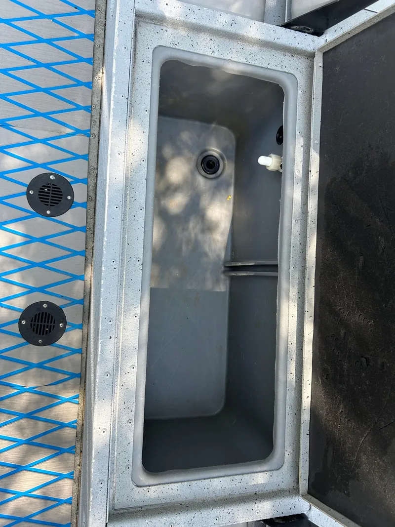 Slide: The Image of G3 Bay 20 DLX Tunnel 2017 - 62