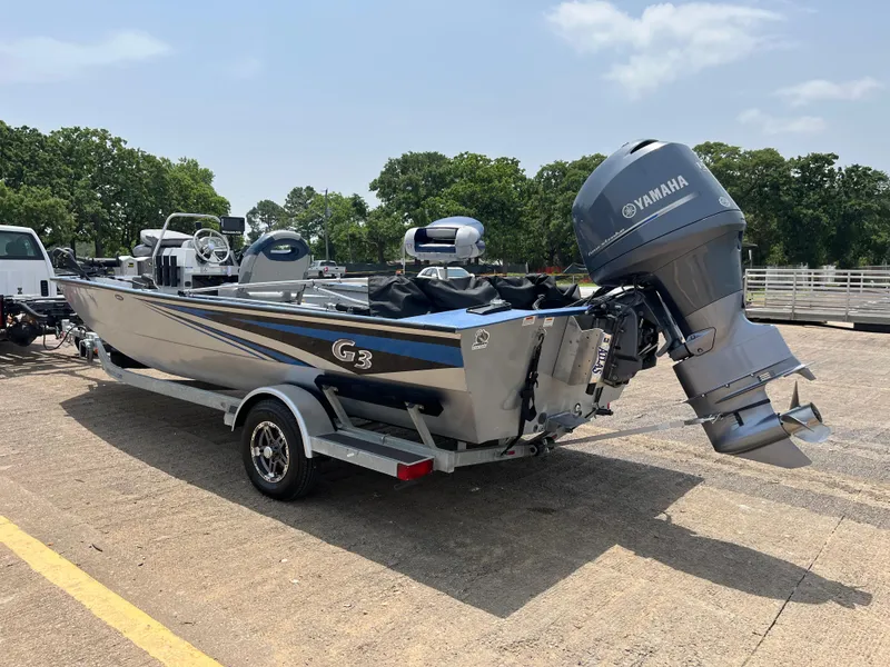Slide: The Image of 2017 G3 20 CCJ DLX boat with Yamaha motor on trailer, parked outdoors. - 8