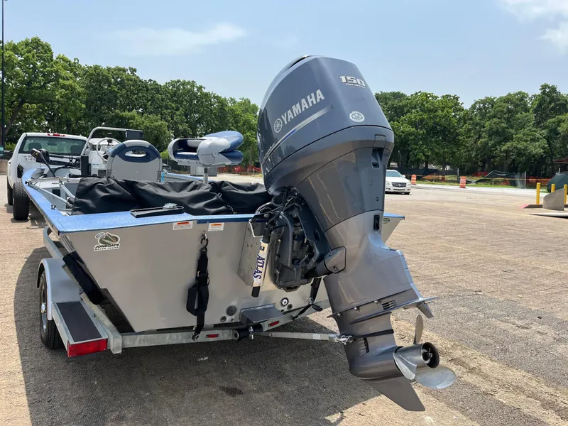 Slide: The Image of 2017 G3 20 CCJ DLX boat with Yamaha outboard motor on trailer. - 9