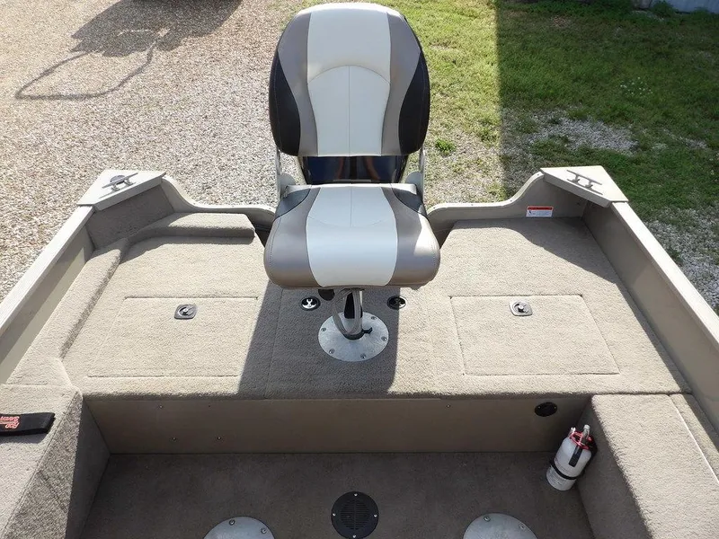 Slide: The Image of 2006 Lowe FM165SC boat interior with swivel seat and carpeted deck. - 31