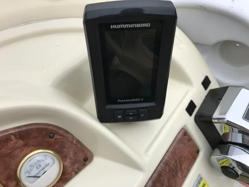 Slide: The Image of Control panel of 2005 Bentley Pontoons 243 with Humminbird PiranhaMAX 4 fish finder. - 21