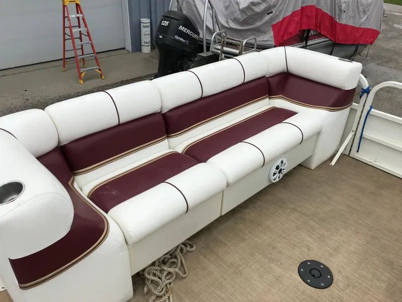 Slide: The Image of White and maroon seating on a 2005 Bentley Pontoons 243 boat. - 27