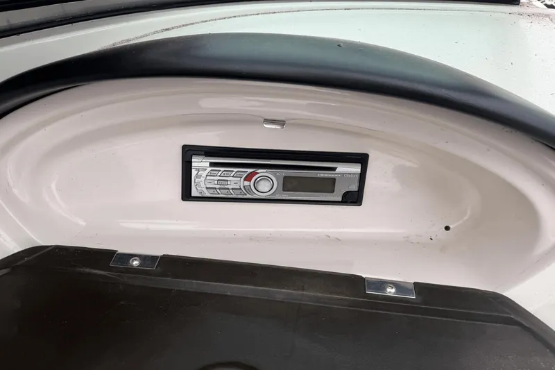 Slide: The Image of Sea Ray 185 Sport 2008 - 16