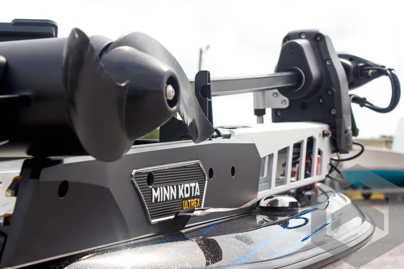 Slide: The Image of Minn Kota Ultrex motor on 2025 Skeeter FXR 21 Limited boat. - 21