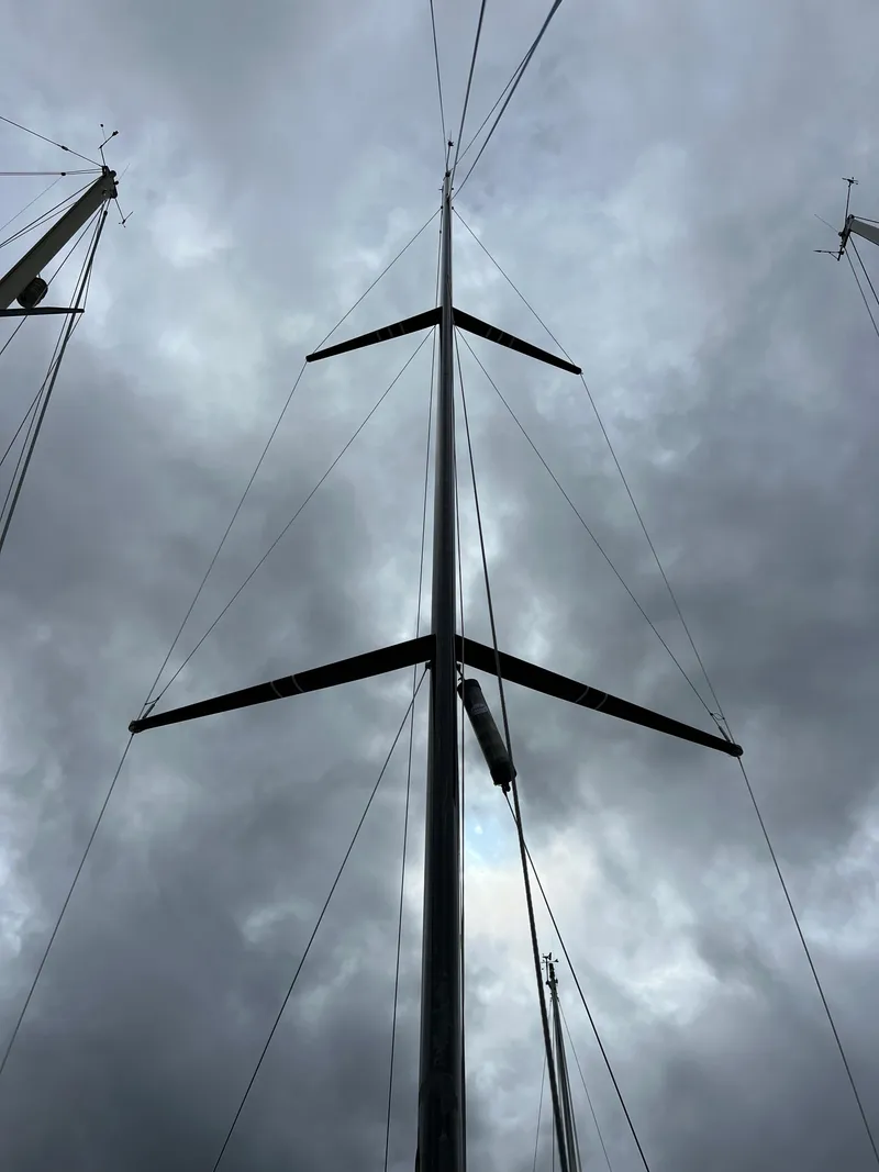 Slide: The Image of Mast of 2016 Offshore Racing Van Munster Boats Fred Barrett 35 against cloudy sky. - 34
