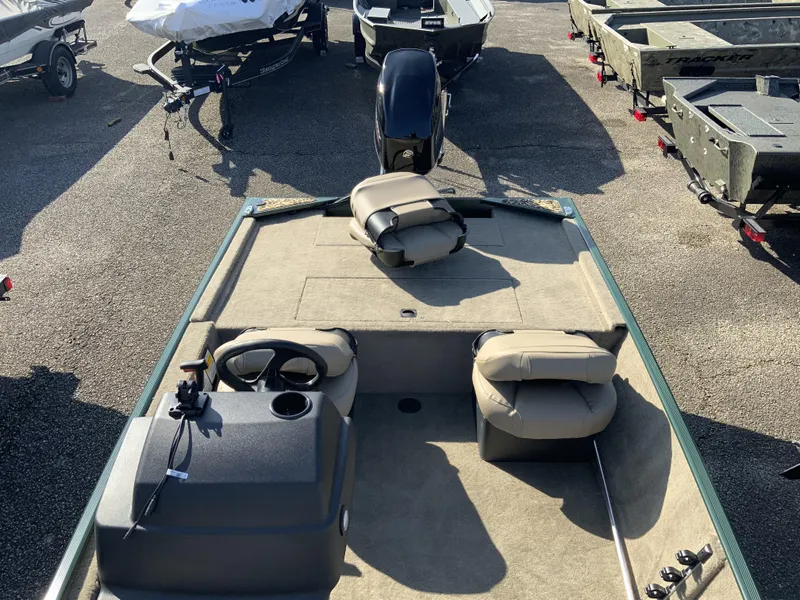 Slide: The Image of Tracker Bass Tracker Classic Limited 2025 - 11