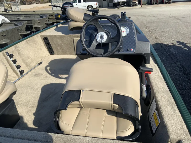 Slide: The Image of Tracker Bass Tracker Classic Limited 2025 - 3