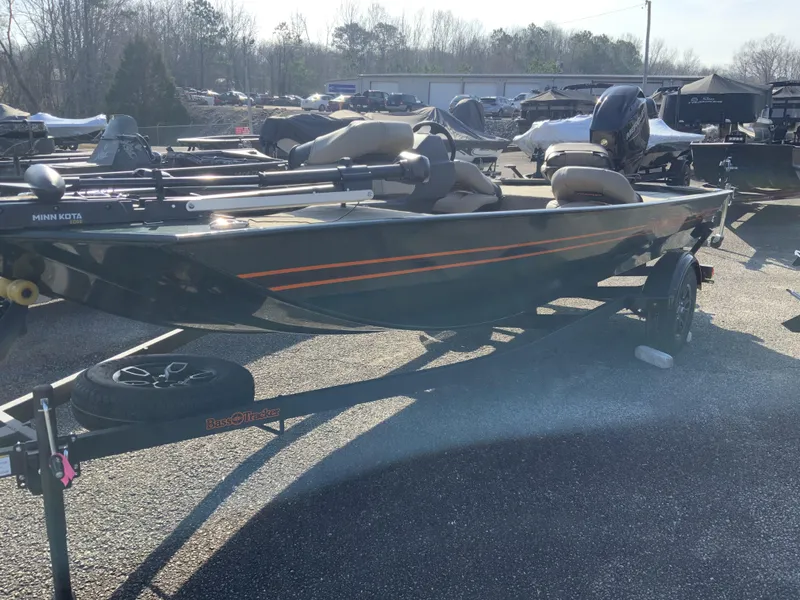 Slide: The Image of Tracker Bass Tracker Classic Limited 2025 - 9