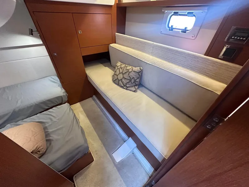 Slide: The Image of Single Berth - 25