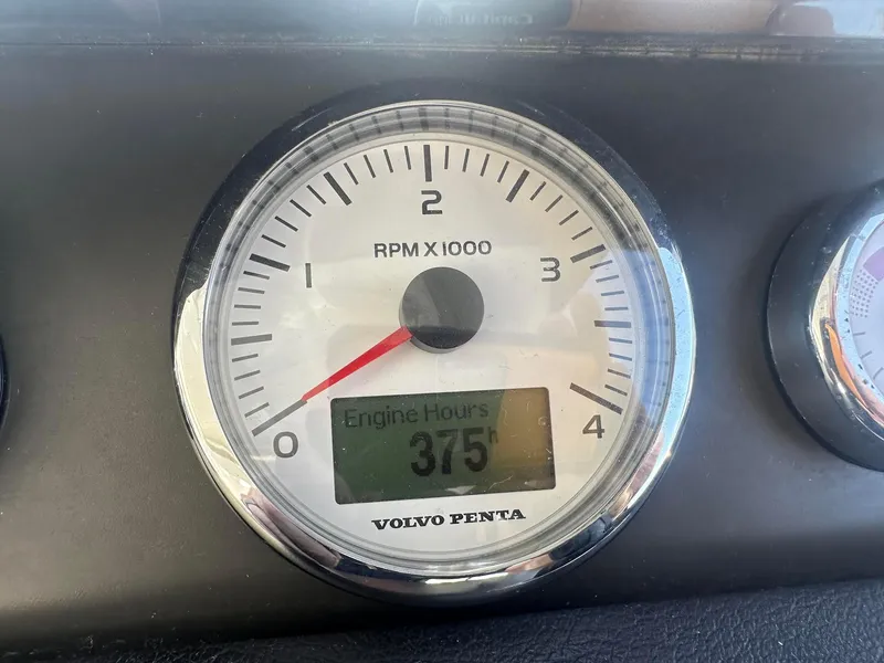 Slide: The Image of Starboard  Engine / 375 Engine Hours - 33