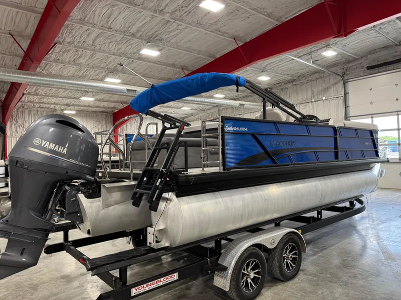 Slide: The Image of 2023 Sweetwater 2286 pontoon boat with Yamaha engine in a showroom. - 4